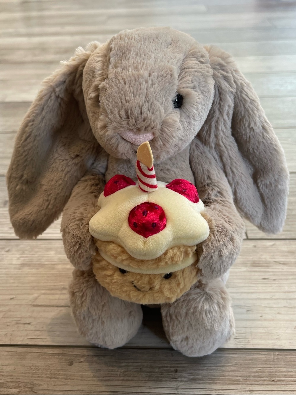 Jellycat | Bashful Beige Bunny 'Birthday'